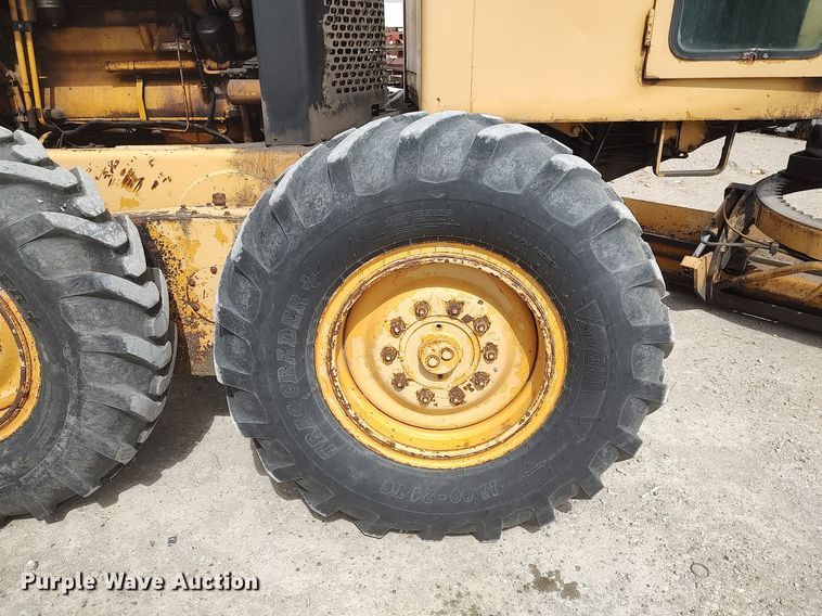 image for item DO3847 1971 John Deere 570  motor grader