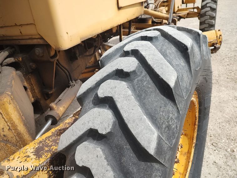 image for item DO3847 1971 John Deere 570  motor grader