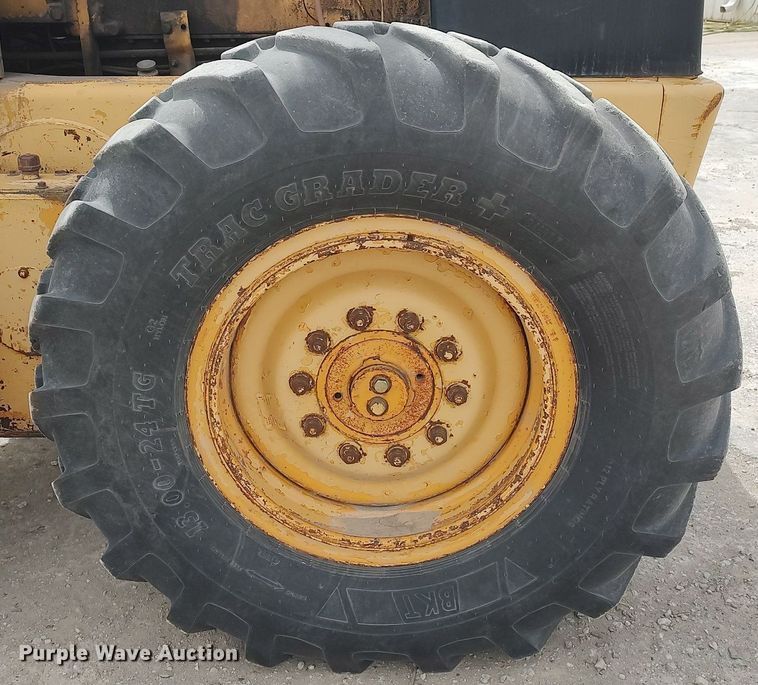 image for item DO3847 1971 John Deere 570  motor grader