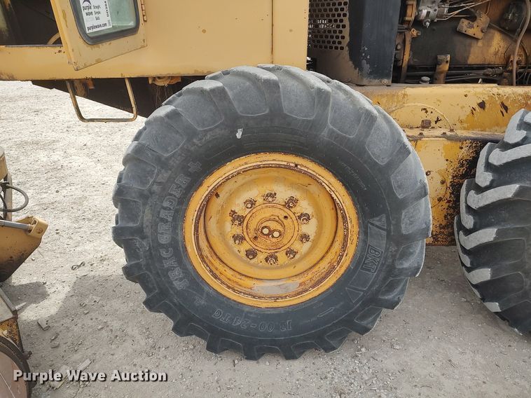 image for item DO3847 1971 John Deere 570  motor grader