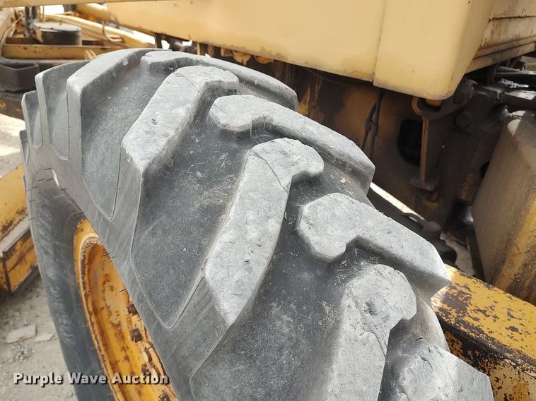 image for item DO3847 1971 John Deere 570  motor grader