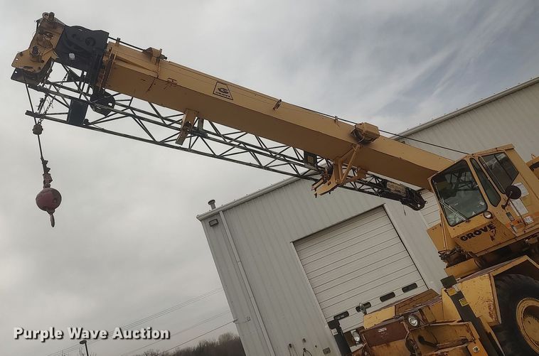 image for item DO3848 1990 Grove RT528C  crane