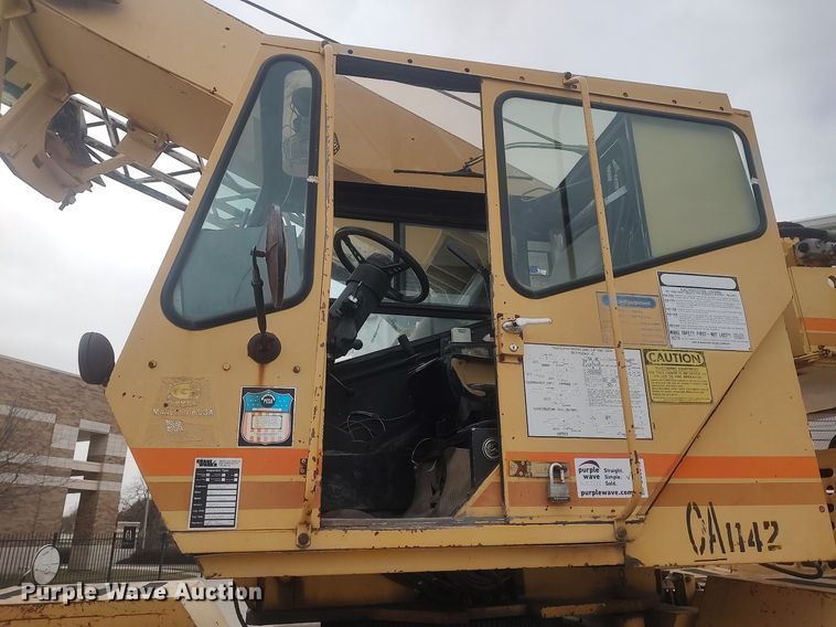 image for item DO3848 1990 Grove RT528C  crane