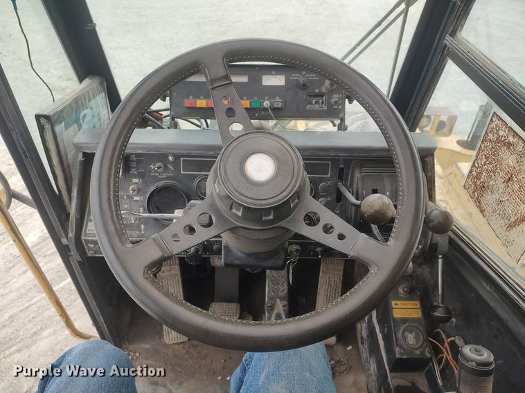 image for item DO3848 1990 Grove RT528C  crane