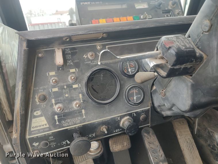 image for item DO3848 1990 Grove RT528C  crane