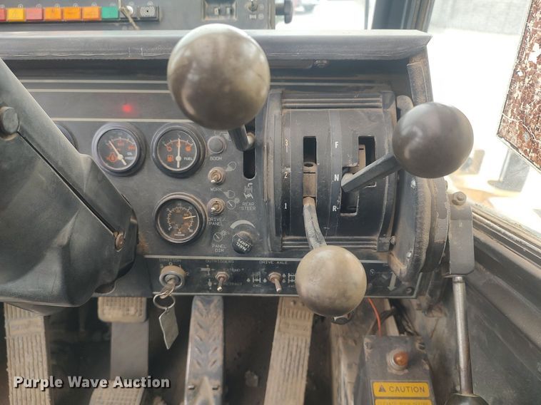 image for item DO3848 1990 Grove RT528C  crane