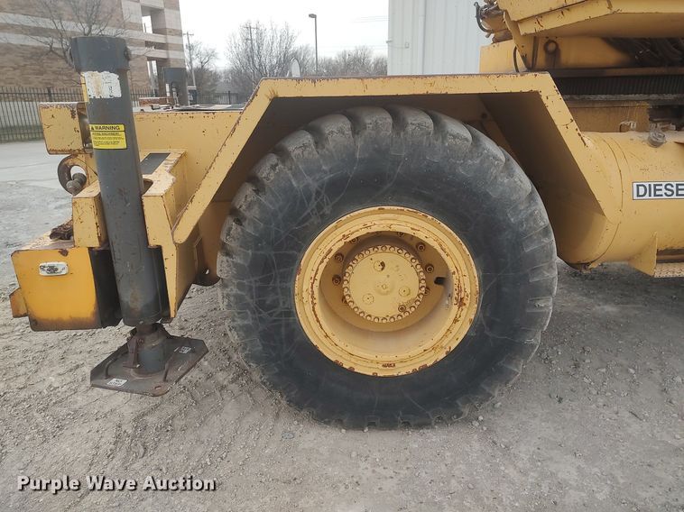 image for item DO3848 1990 Grove RT528C  crane
