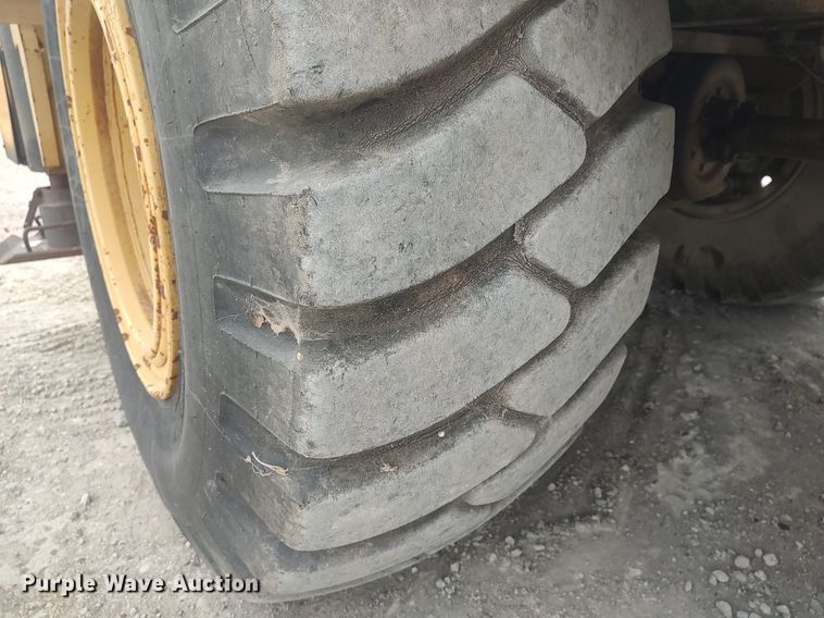 image for item DO3848 1990 Grove RT528C  crane