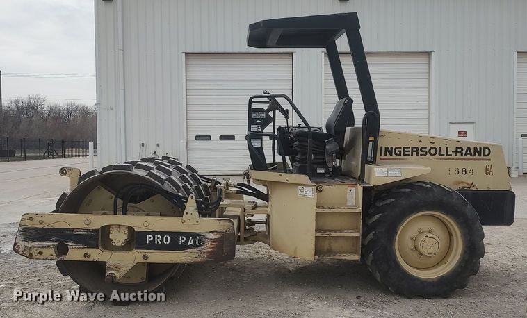 image for item DO3849 1998 Ingersoll Rand SD-70F  single drum vibratory roller