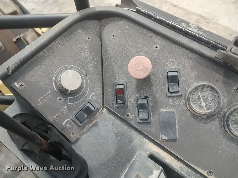 image for item DO3849 1998 Ingersoll Rand SD-70F  single drum vibratory roller