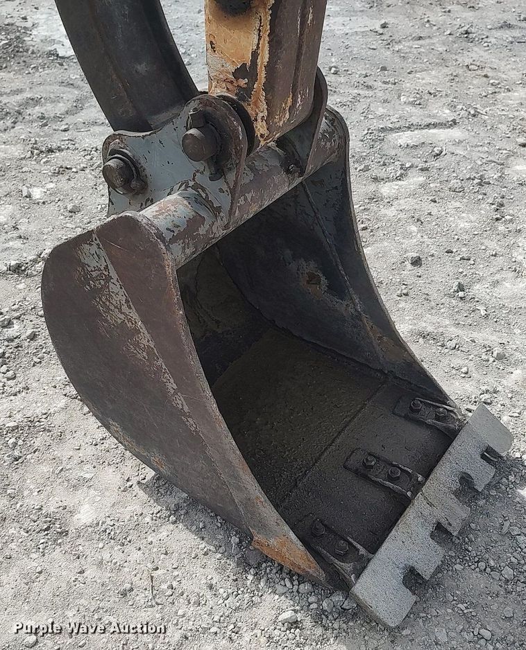 image for item DO3851 1999 Bobcat 334  mini excavator