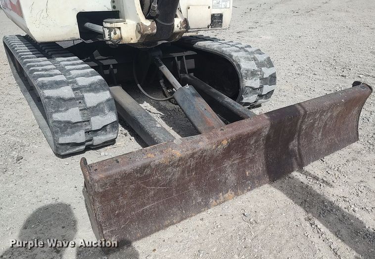 image for item DO3851 1999 Bobcat 334  mini excavator