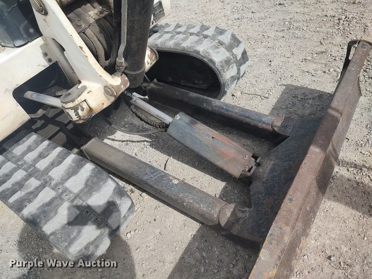 image for item DO3851 1999 Bobcat 334  mini excavator