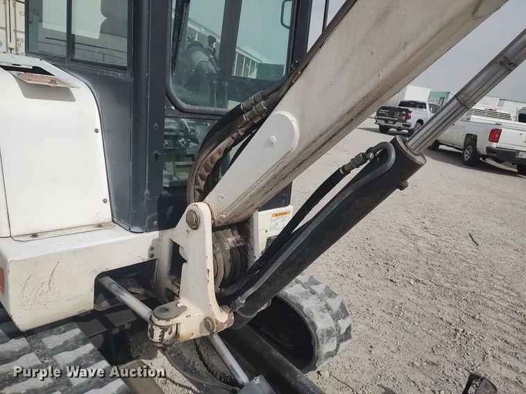 image for item DO3851 1999 Bobcat 334  mini excavator