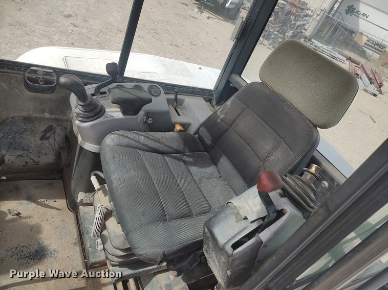 image for item DO3851 1999 Bobcat 334  mini excavator