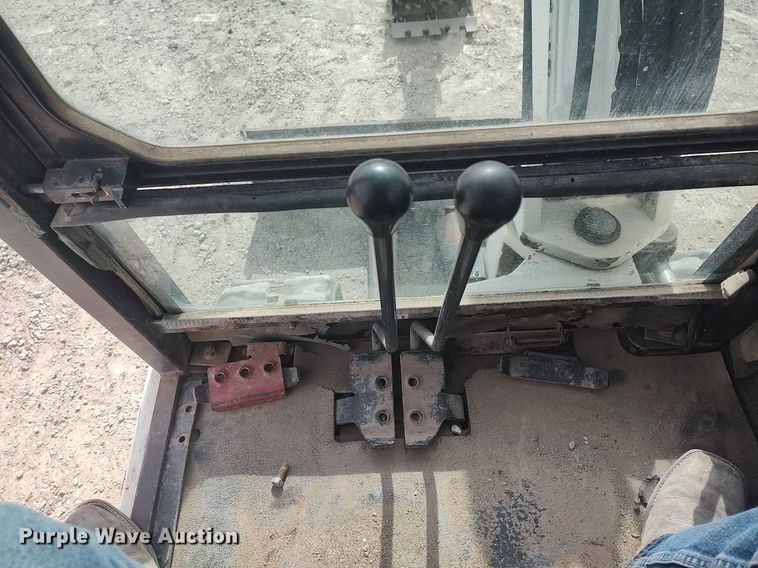 image for item DO3851 1999 Bobcat 334  mini excavator