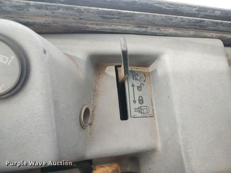 image for item DO3851 1999 Bobcat 334  mini excavator