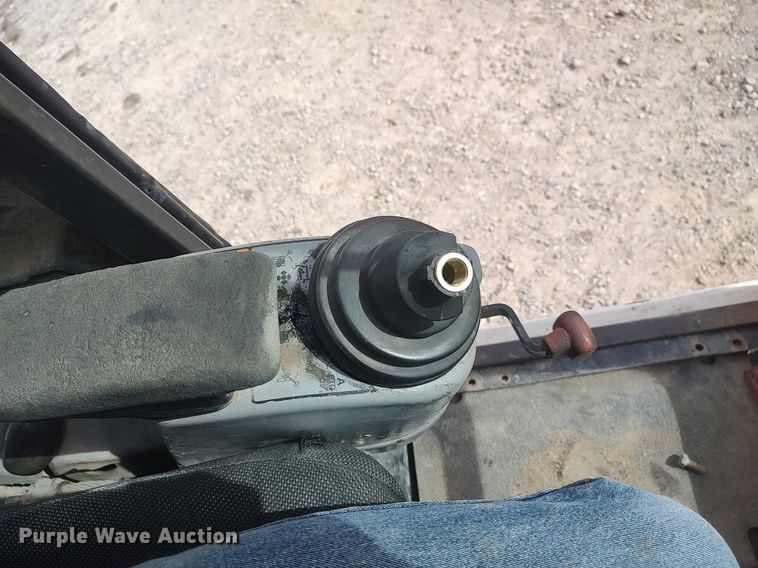 image for item DO3851 1999 Bobcat 334  mini excavator