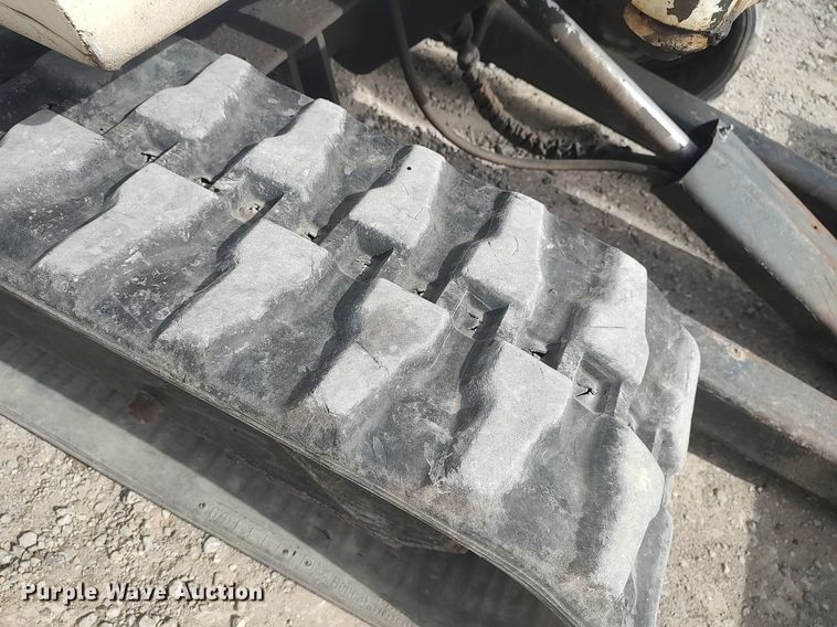 image for item DO3851 1999 Bobcat 334  mini excavator