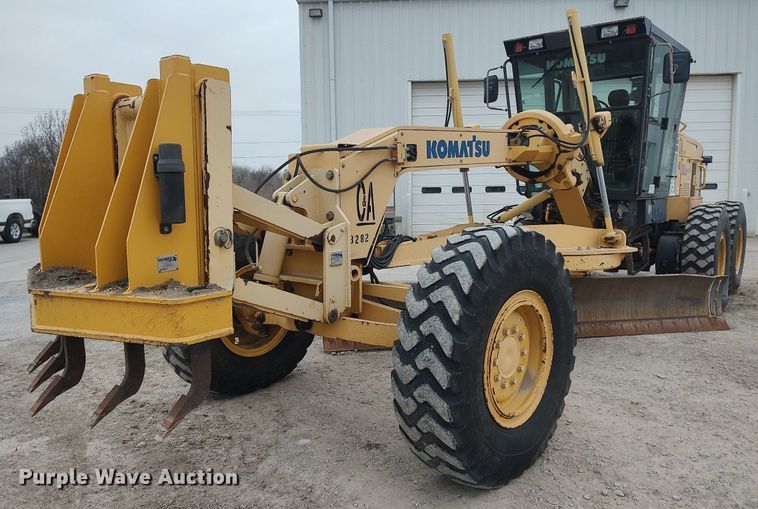 image for item DO3852 2006 Komatsu GD655-3C  motor grader