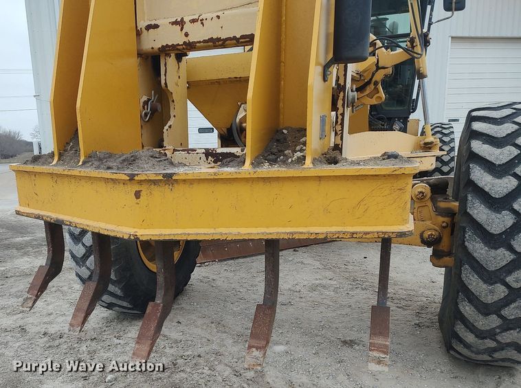 image for item DO3852 2006 Komatsu GD655-3C  motor grader