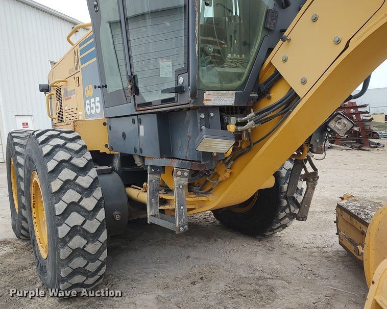 image for item DO3852 2006 Komatsu GD655-3C  motor grader