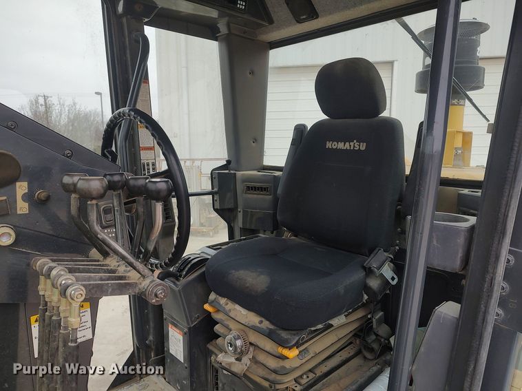 image for item DO3852 2006 Komatsu GD655-3C  motor grader