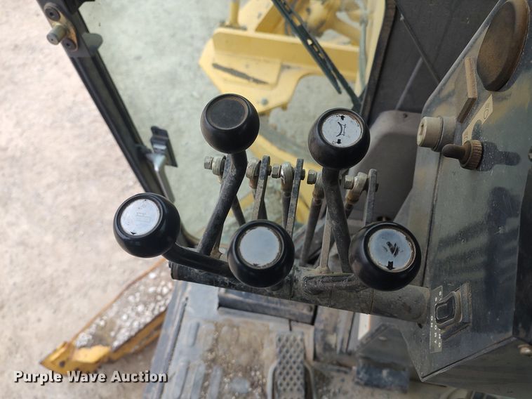 image for item DO3852 2006 Komatsu GD655-3C  motor grader