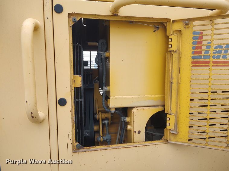 image for item DO3852 2006 Komatsu GD655-3C  motor grader