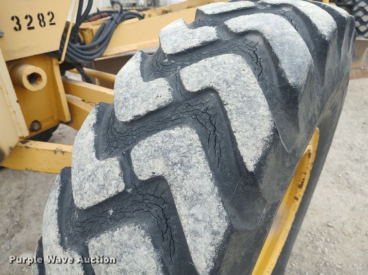 image for item DO3852 2006 Komatsu GD655-3C  motor grader