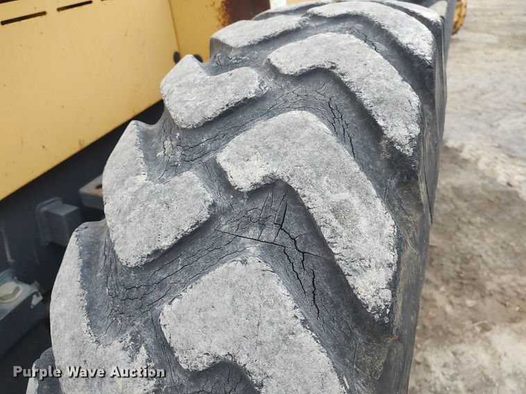 image for item DO3852 2006 Komatsu GD655-3C  motor grader