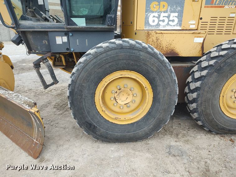 image for item DO3852 2006 Komatsu GD655-3C  motor grader