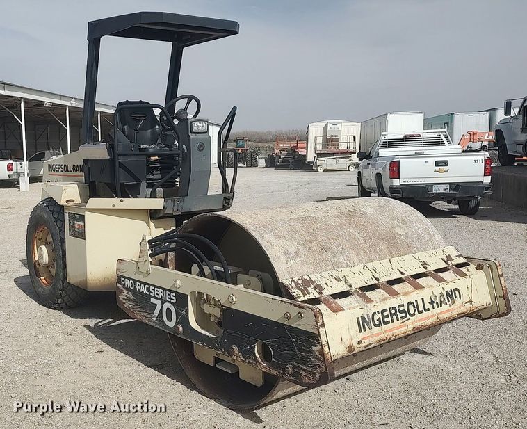 image for item DO3853 1998 Ingersoll Rand SD-70D  single drum vibratory roller