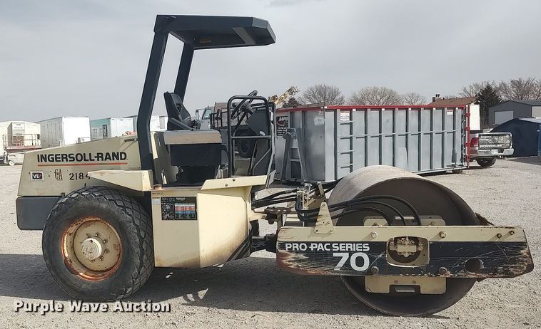 image for item DO3853 1998 Ingersoll Rand SD-70D  single drum vibratory roller