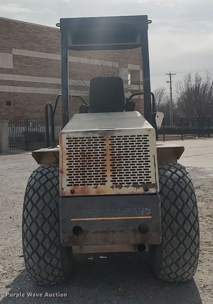 image for item DO3853 1998 Ingersoll Rand SD-70D  single drum vibratory roller