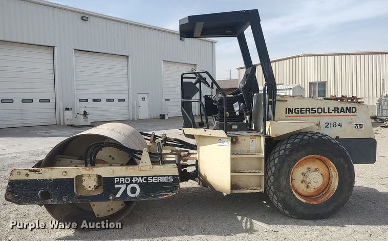 image for item DO3853 1998 Ingersoll Rand SD-70D  single drum vibratory roller