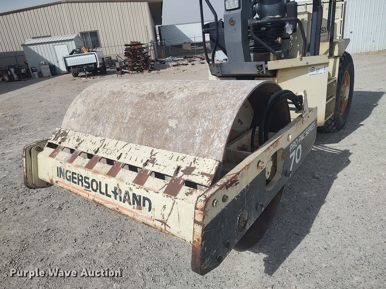 image for item DO3853 1998 Ingersoll Rand SD-70D  single drum vibratory roller