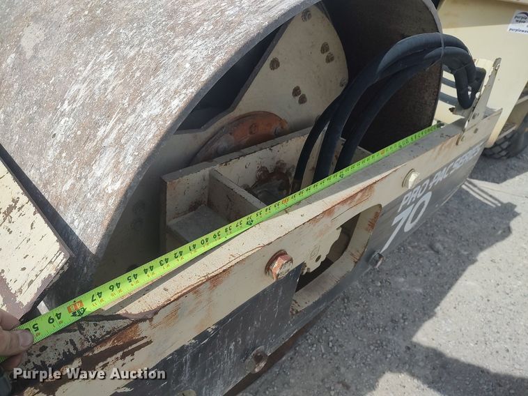 image for item DO3853 1998 Ingersoll Rand SD-70D  single drum vibratory roller