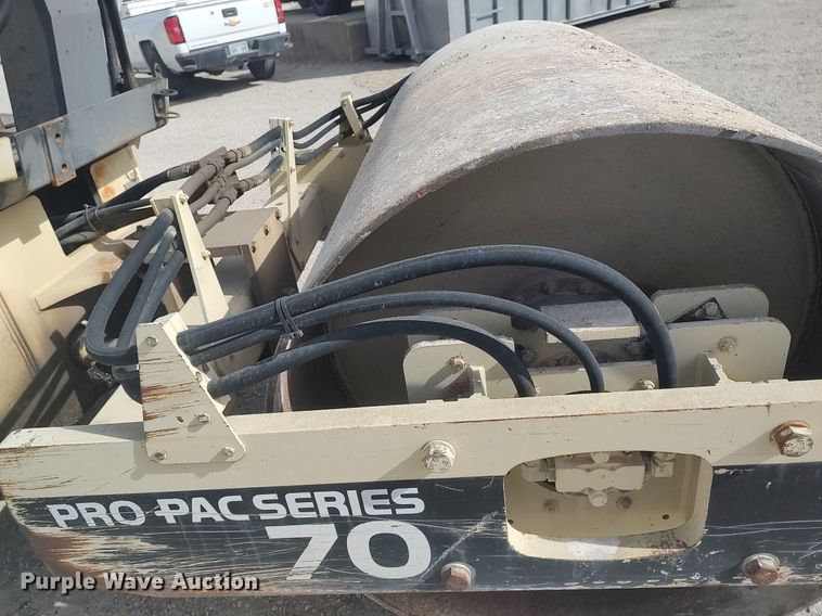 image for item DO3853 1998 Ingersoll Rand SD-70D  single drum vibratory roller