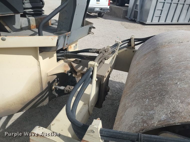 image for item DO3853 1998 Ingersoll Rand SD-70D  single drum vibratory roller