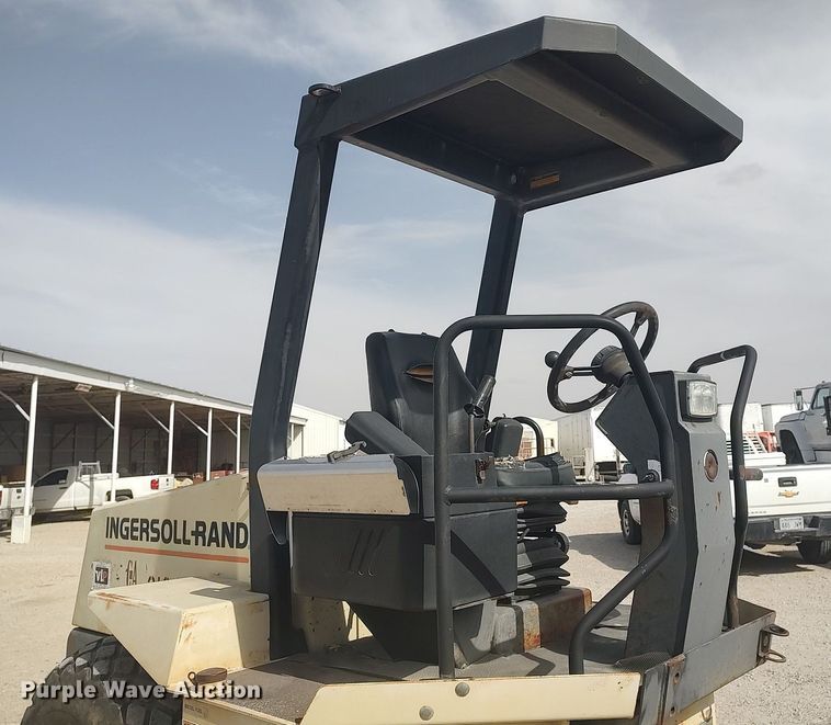 image for item DO3853 1998 Ingersoll Rand SD-70D  single drum vibratory roller