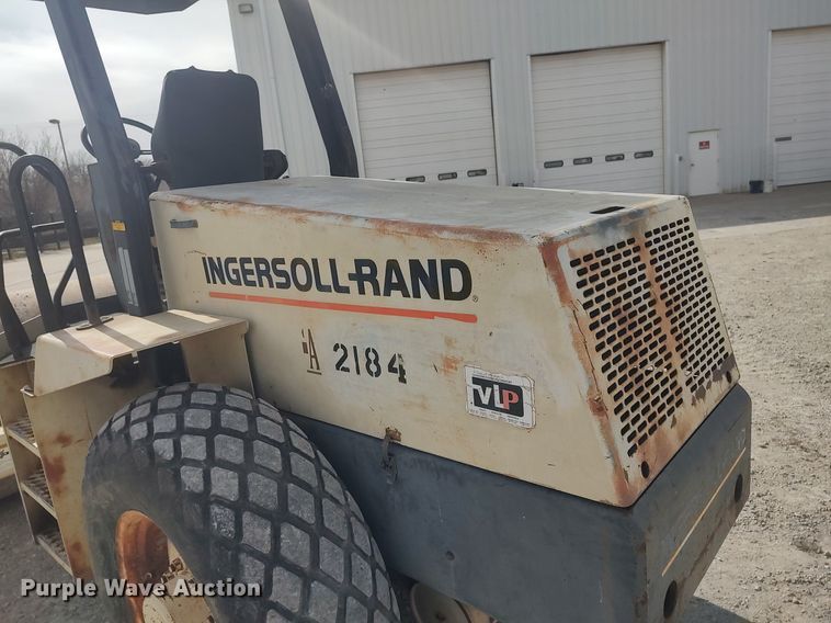 image for item DO3853 1998 Ingersoll Rand SD-70D  single drum vibratory roller