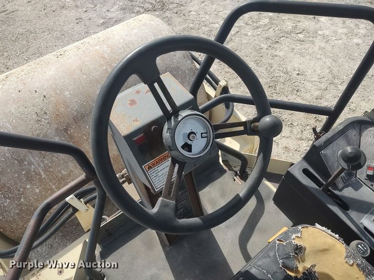 image for item DO3853 1998 Ingersoll Rand SD-70D  single drum vibratory roller