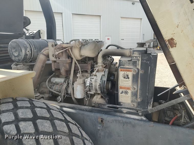 image for item DO3853 1998 Ingersoll Rand SD-70D  single drum vibratory roller