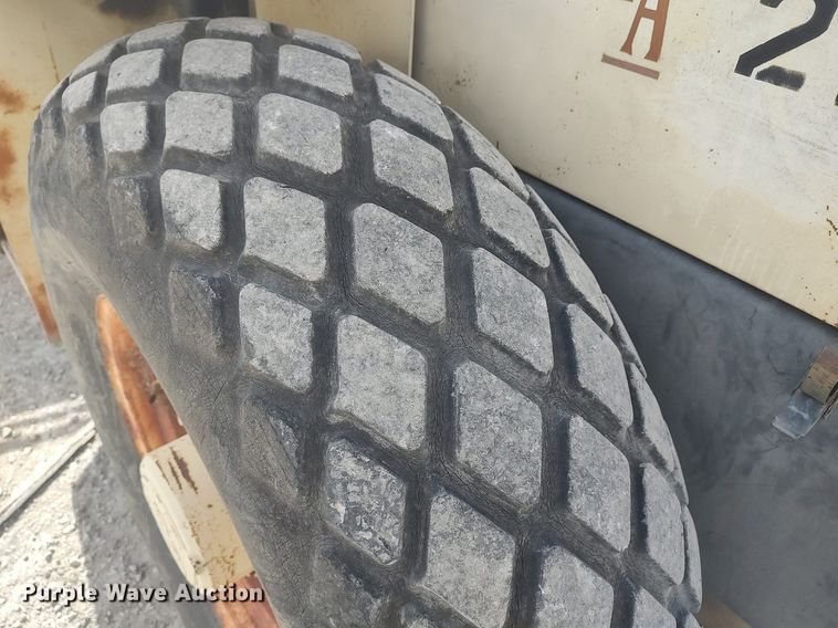 image for item DO3853 1998 Ingersoll Rand SD-70D  single drum vibratory roller