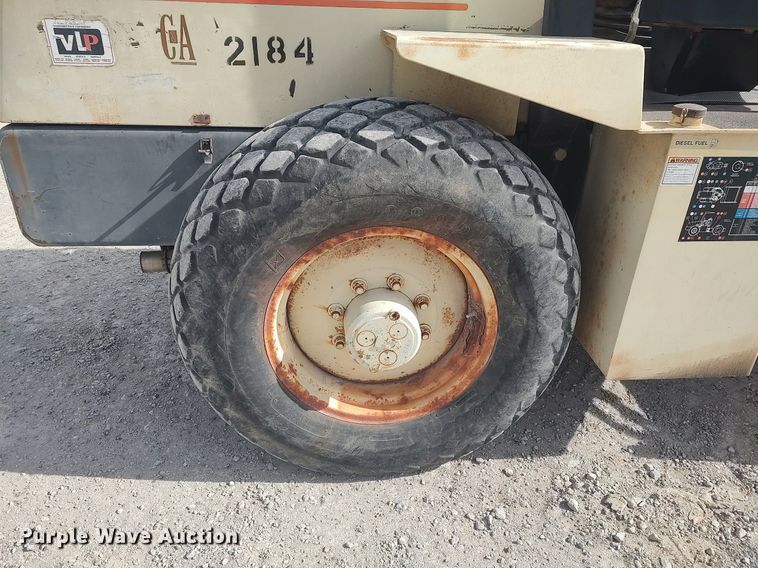 image for item DO3853 1998 Ingersoll Rand SD-70D  single drum vibratory roller