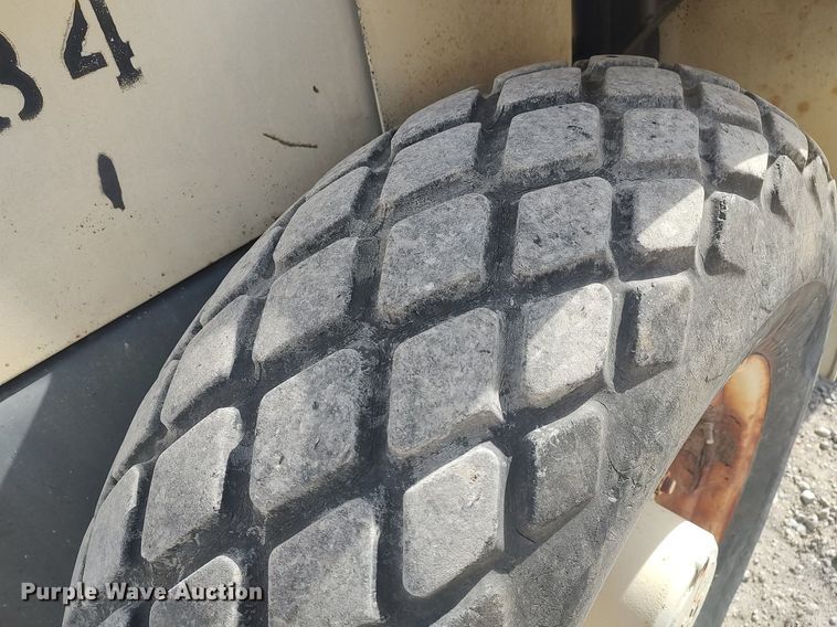 image for item DO3853 1998 Ingersoll Rand SD-70D  single drum vibratory roller