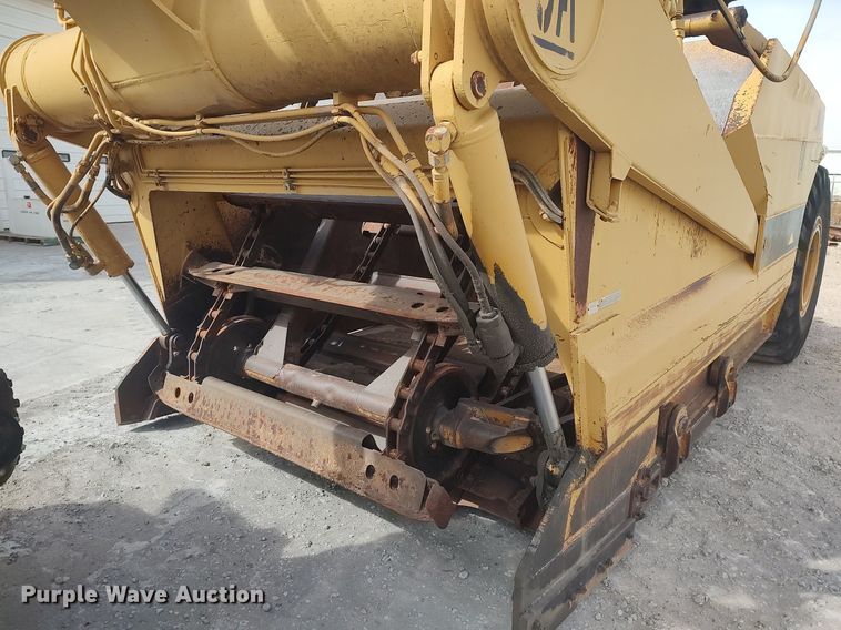 image for item DO3854 1997 Caterpillar 613C  elevating scraper