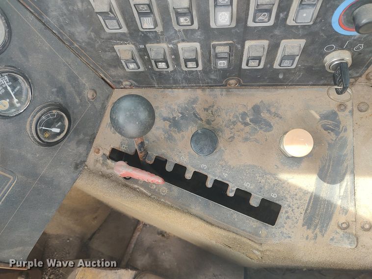 image for item DO3854 1997 Caterpillar 613C  elevating scraper