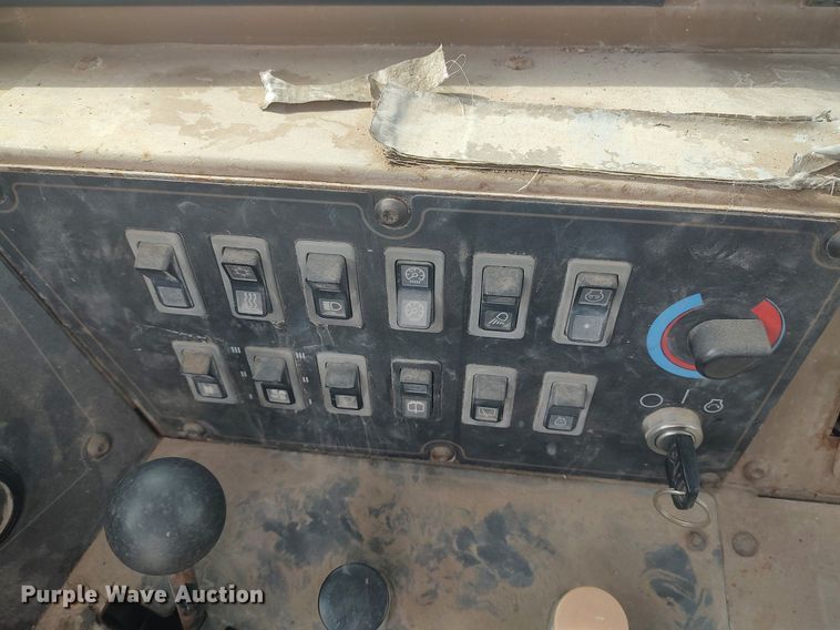 image for item DO3854 1997 Caterpillar 613C  elevating scraper